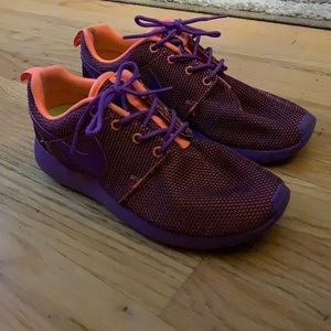 Nike sneakers women’s 7